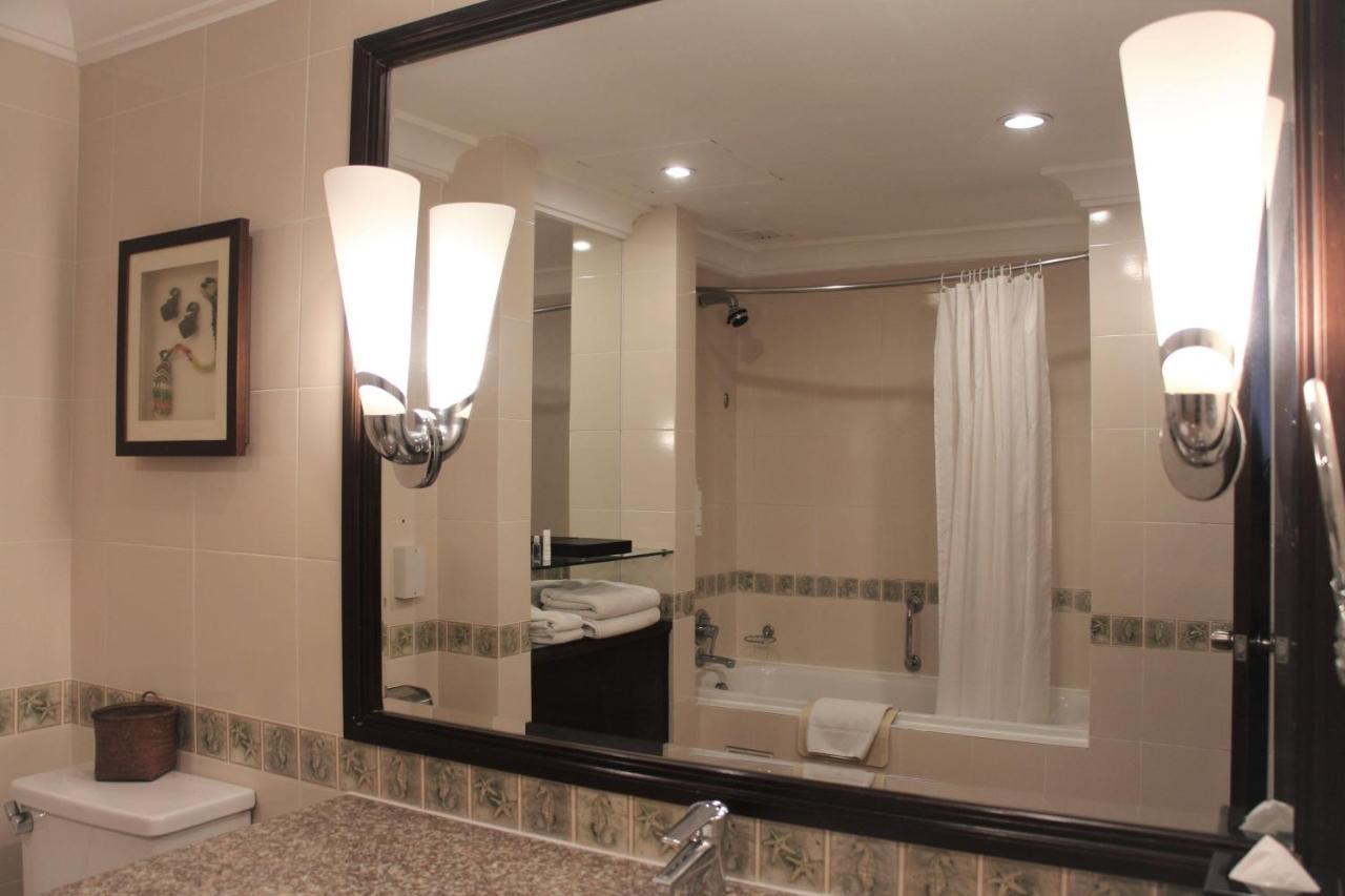 Miri Marriott Resort & Spa Exterior photo A bathroom mirror