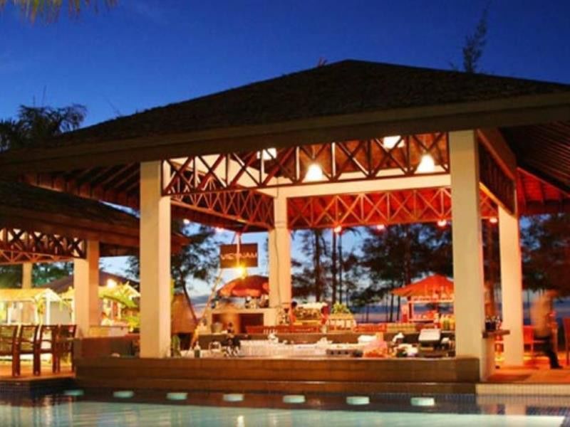 Miri Marriott Resort & Spa Exterior photo The poolside bar at the resort