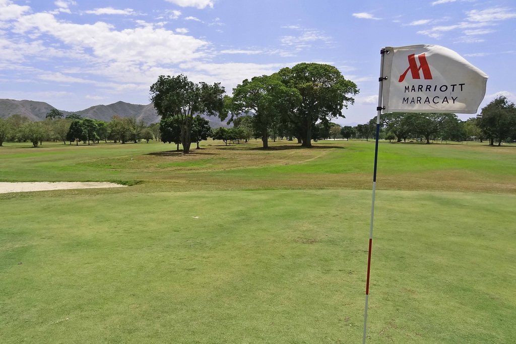 Miri Marriott Resort & Spa Exterior photo Golf course at the resort