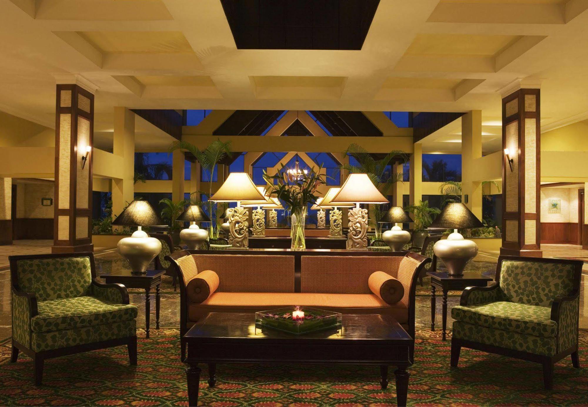 Miri Marriott Resort & Spa Interior photo The lobby of the hotel